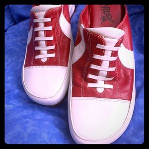 RARE Carlos Santana Red Wedge Saddle Cheer 7.5